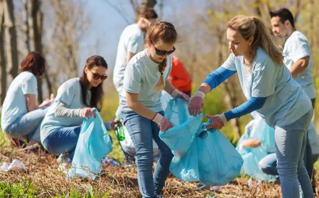 Extracurricular Activities image 29 (name Five Ways to Socialize Outside the Classroom)