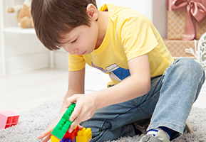 Webinars image 27 (name boy yellow shirt)